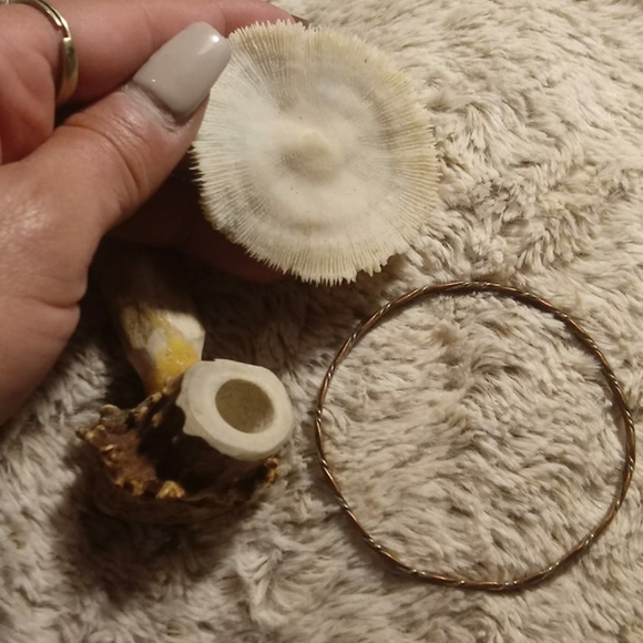 Interesting lot of cases bracelet bone shell mix - Picture 12 of 16